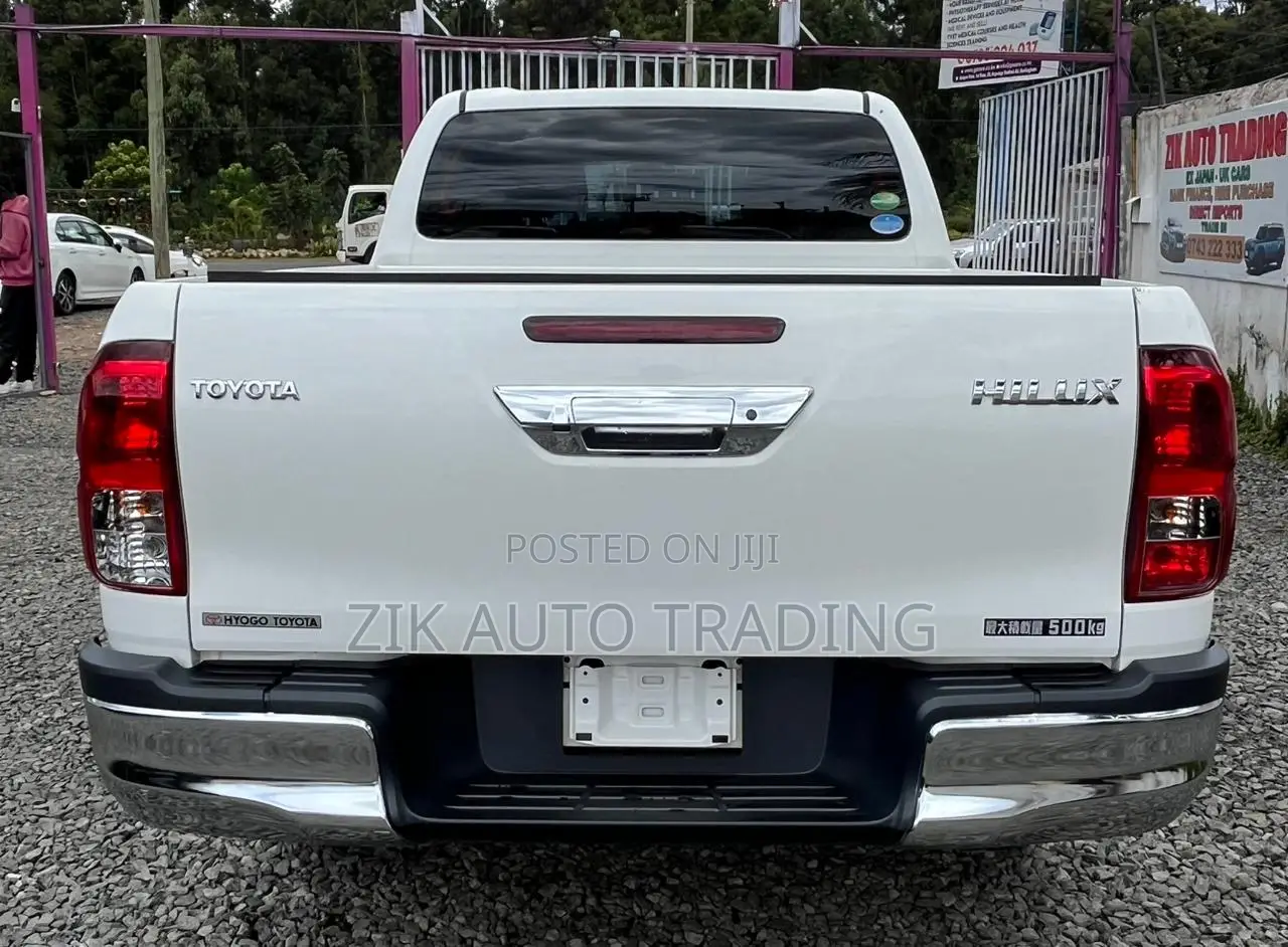 Toyota Hilux 2019 White