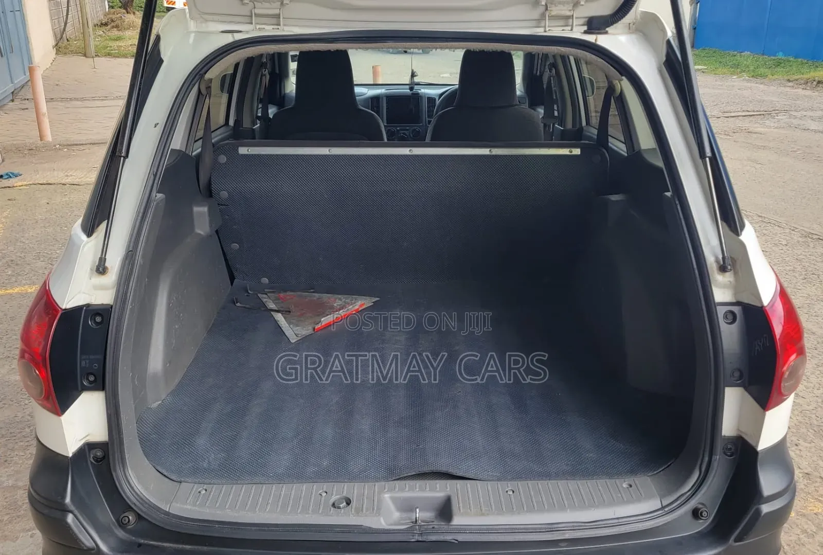 Nissan Advan 2014 White