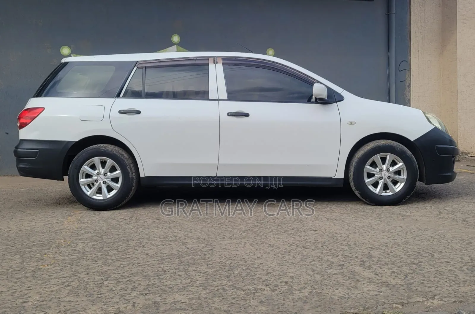 Nissan Advan 2014 White