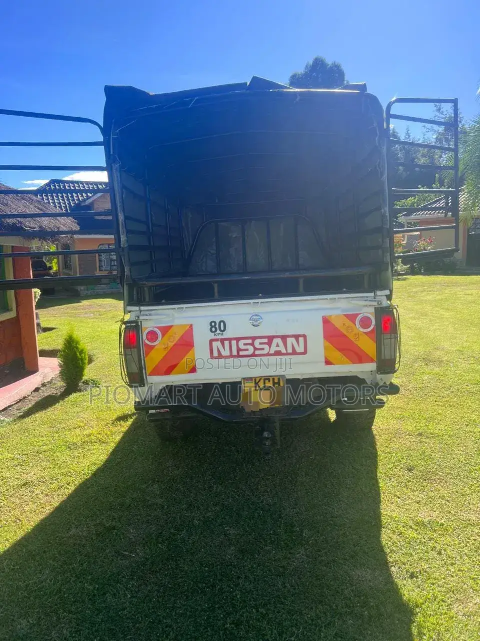Nissan Hardbody 2016 White