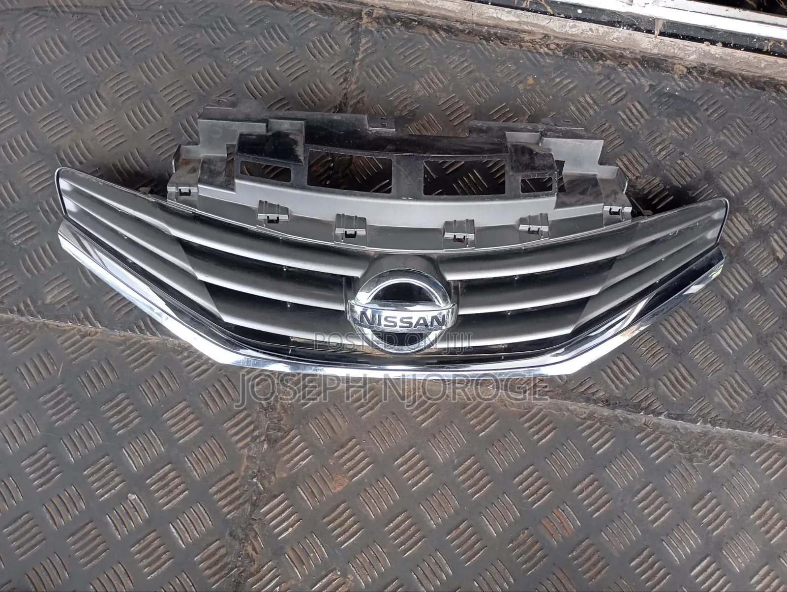Nissan Note E12 Grill
