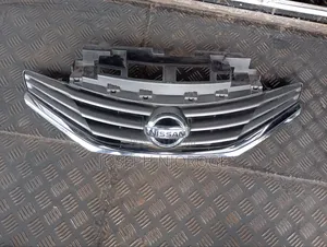 Nissan Note E12 Grill