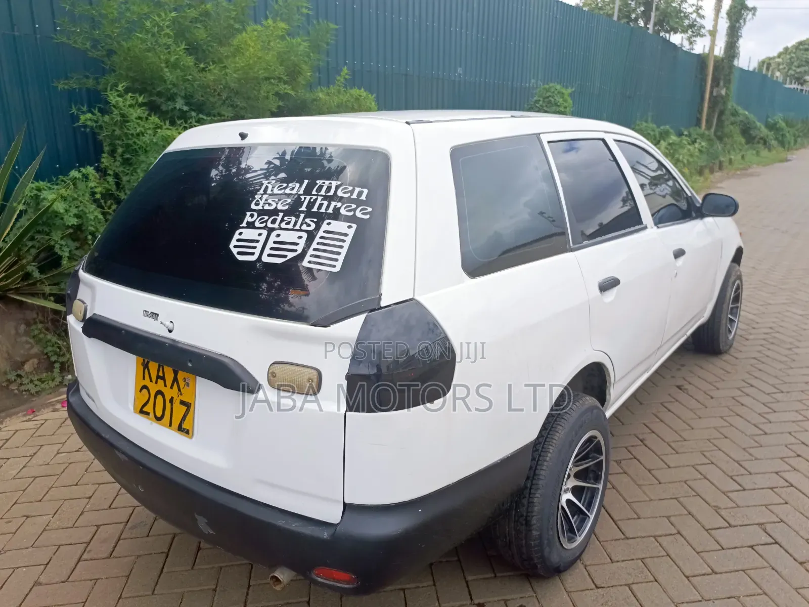 Nissan Advan 1999 White