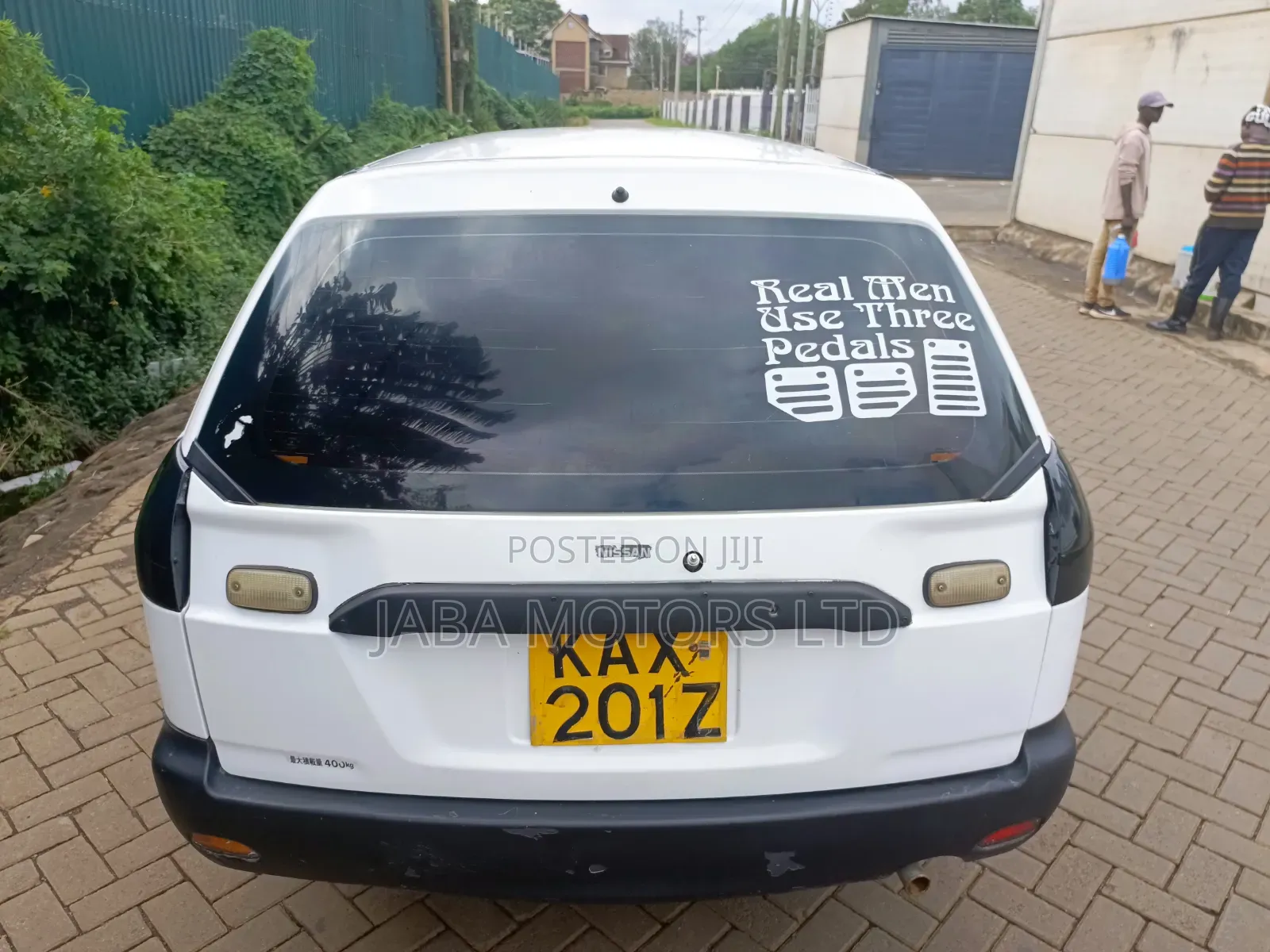 Nissan Advan 1999 White