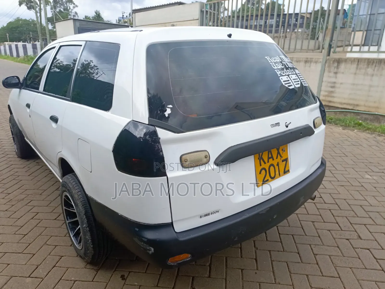 Nissan Advan 1999 White