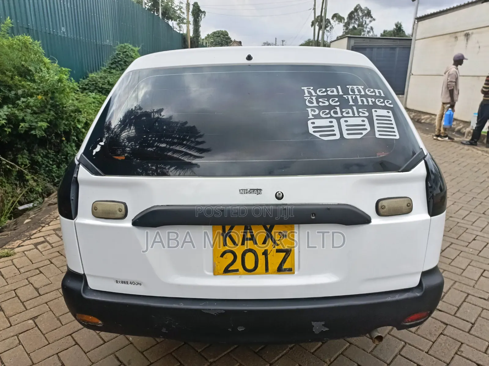 Nissan Advan 1999 White