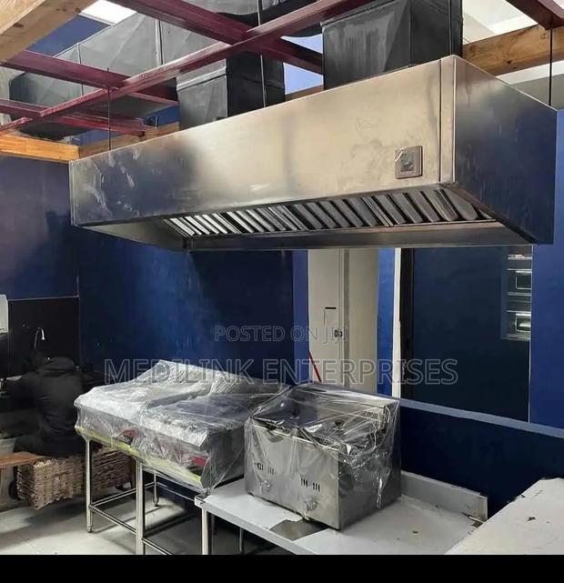 Modern Ss Ky Design of a Kitchen Set Up