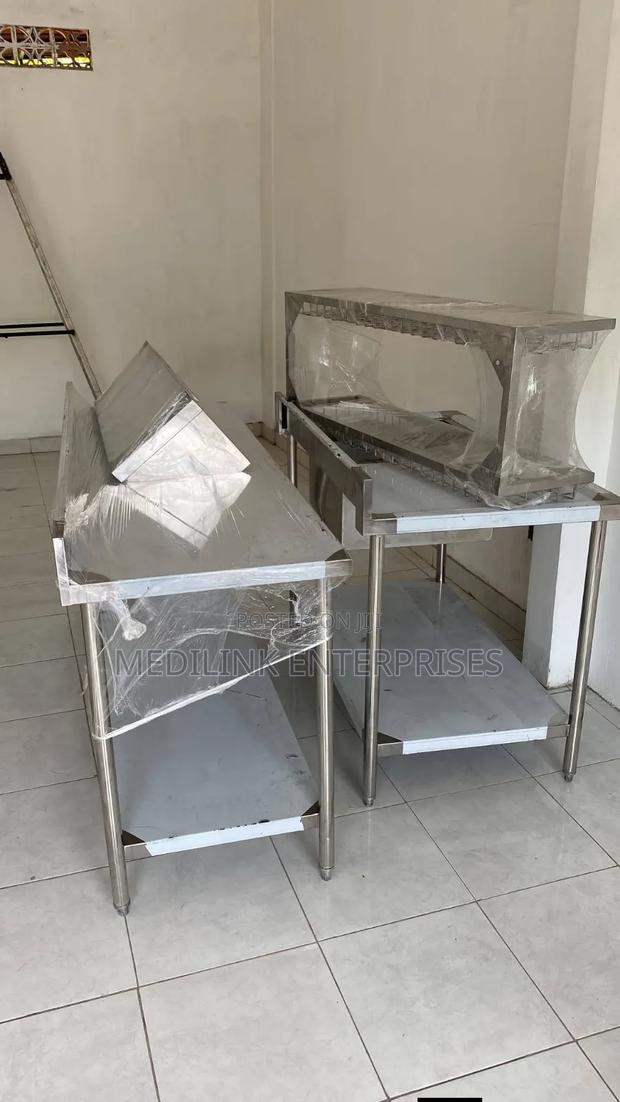 Ss Commercial Kitchen 2*5ft Tabkes (Racks+