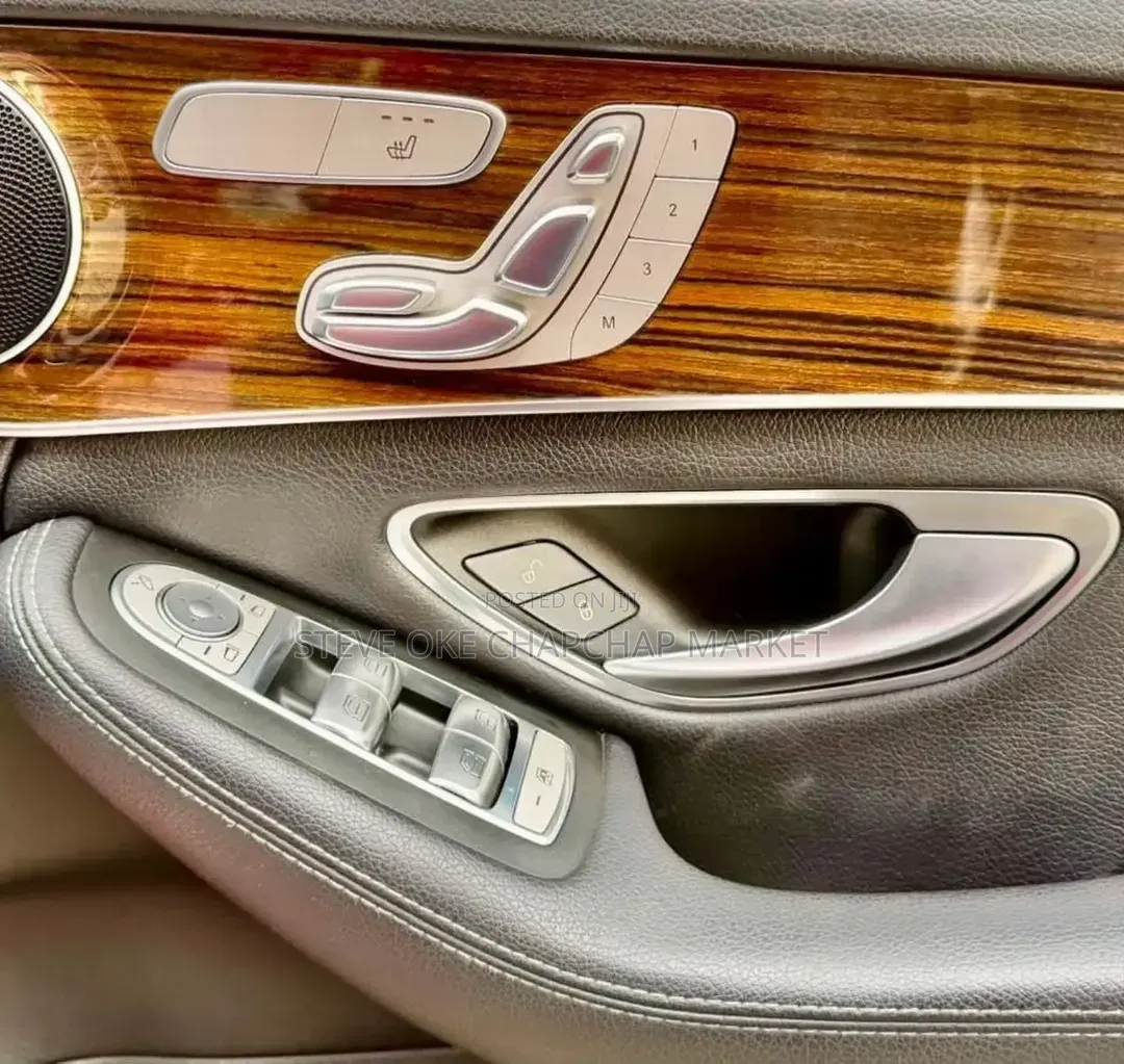 Mercedes-Benz C200 2018 Red