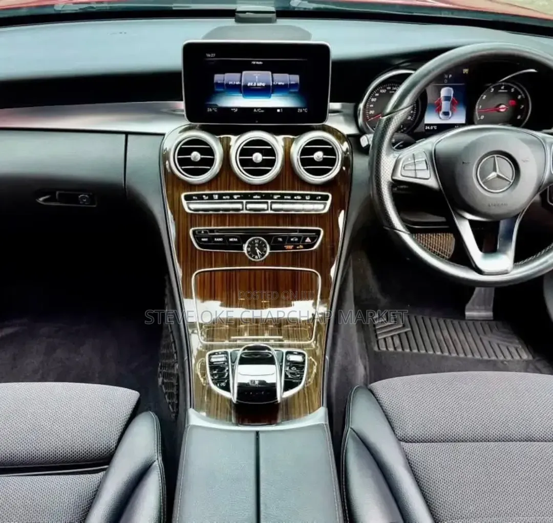 Mercedes-Benz C200 2018 Red