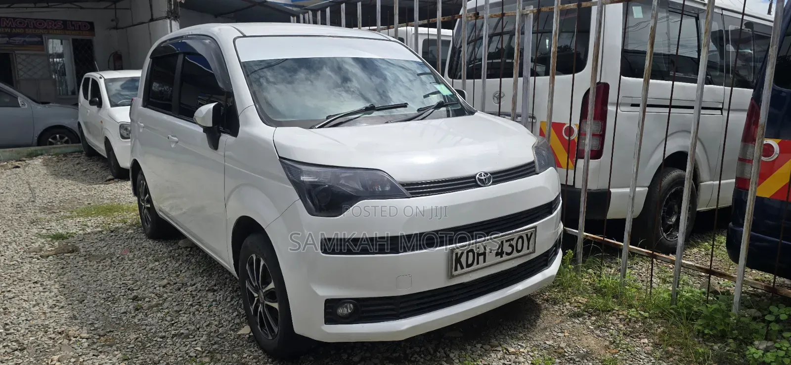 Toyota Spade 2017 White