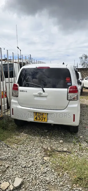 Toyota Spade 2017 White