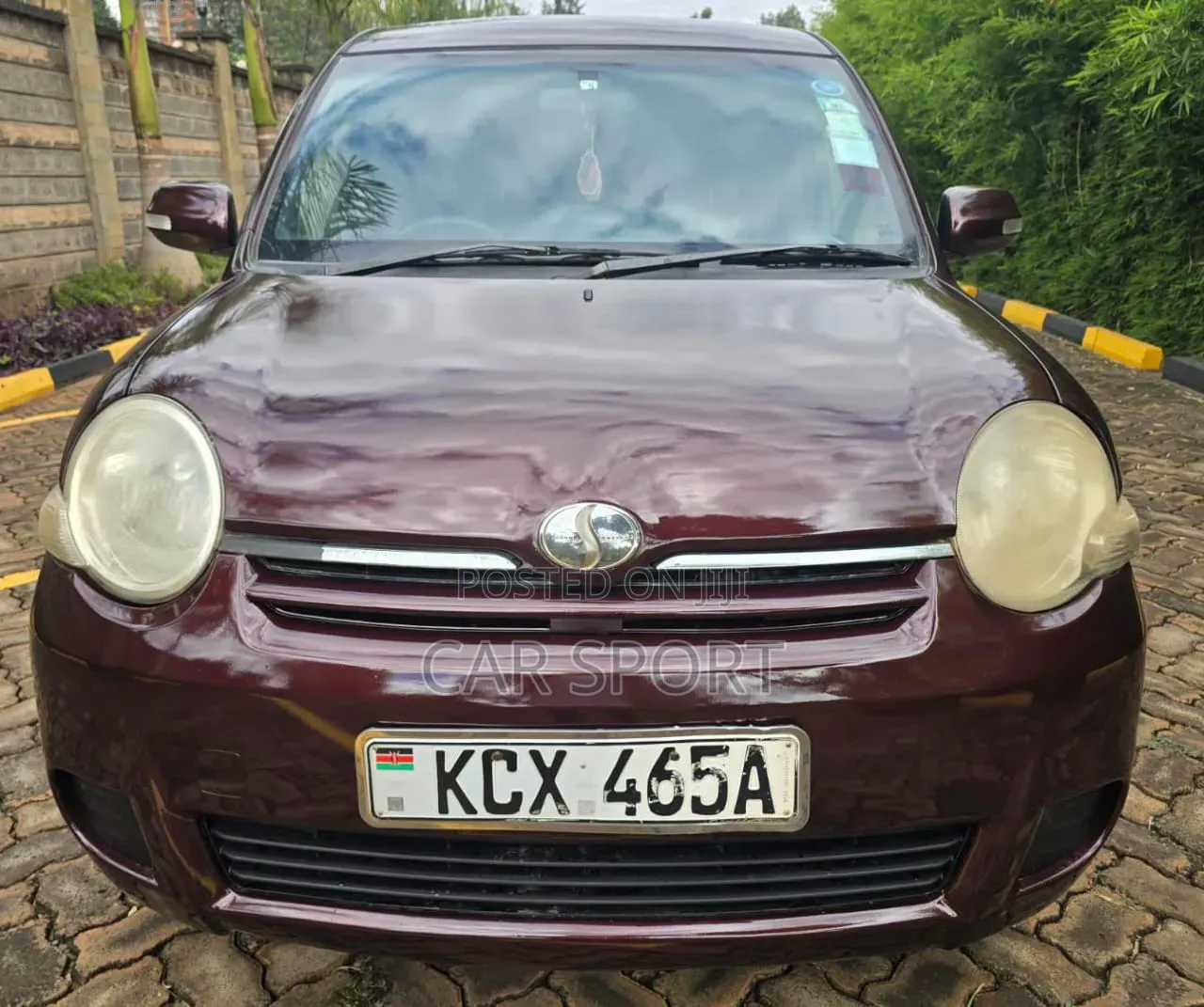Toyota Sienta 2012 Brown