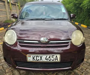Toyota Sienta 2012 Brown