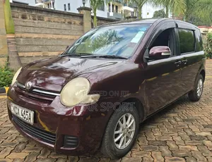 Toyota Sienta 2012 Brown