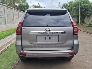 Toyota Land Cruiser Prado 2.8 2019 White