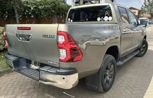 Toyota Hilux Revo Double Cab Deisel 2.4 AWD 2021 Gray