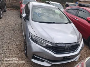 Honda Fit Shuttle 2019 Silver