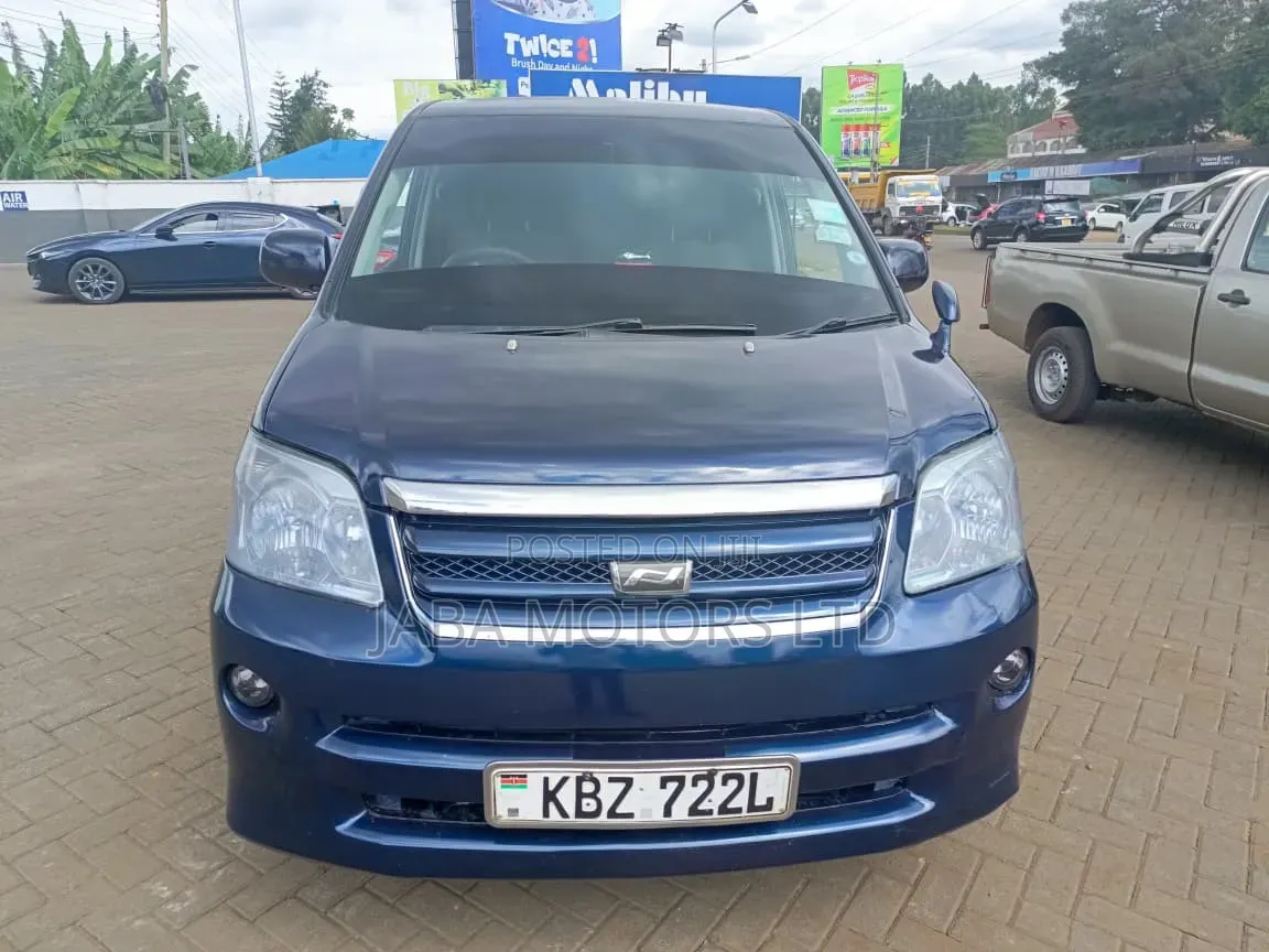 Toyota Noah 2007 Blue