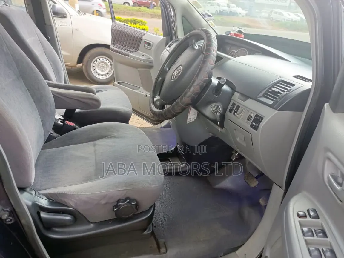 Toyota Noah 2007 Blue
