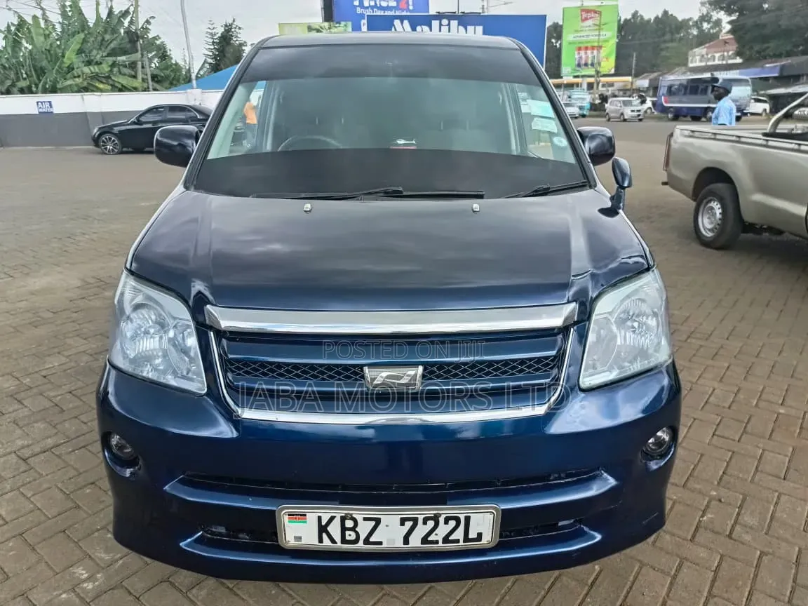 Toyota Noah 2007 Blue