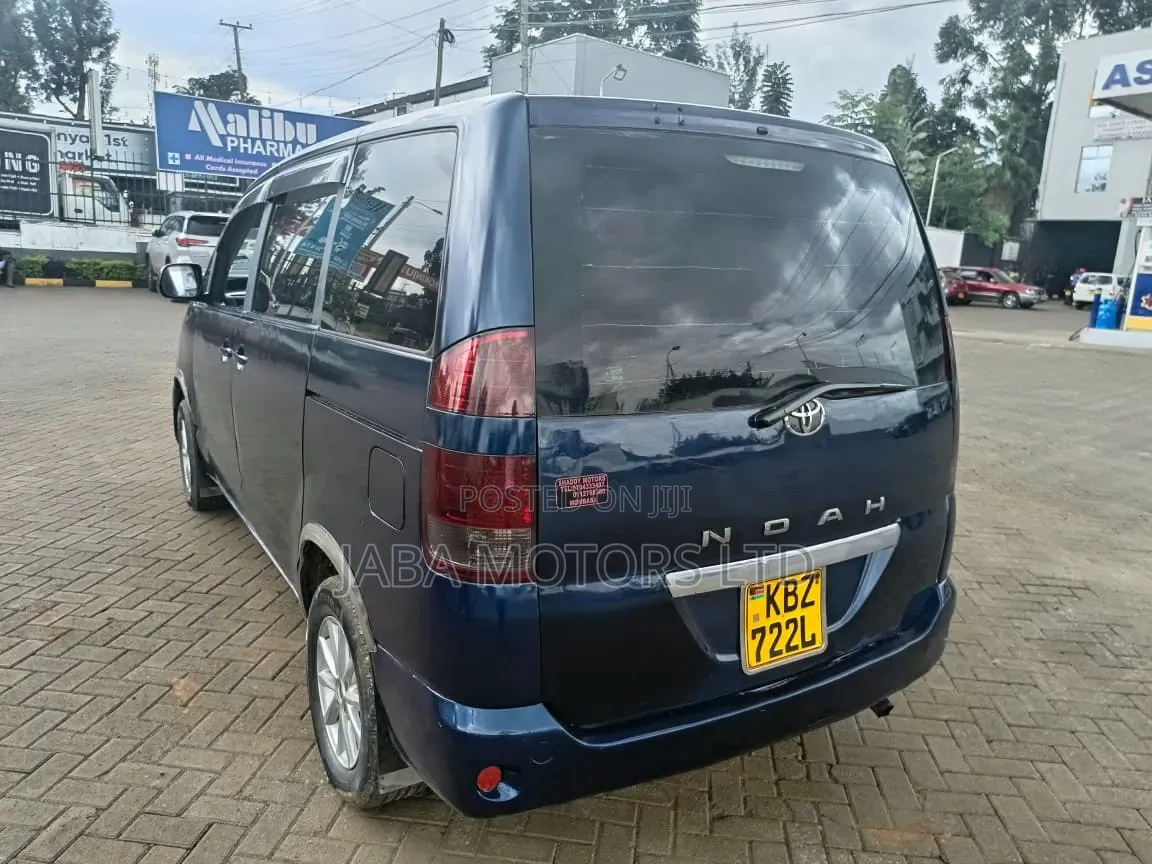 Toyota Noah 2007 Blue