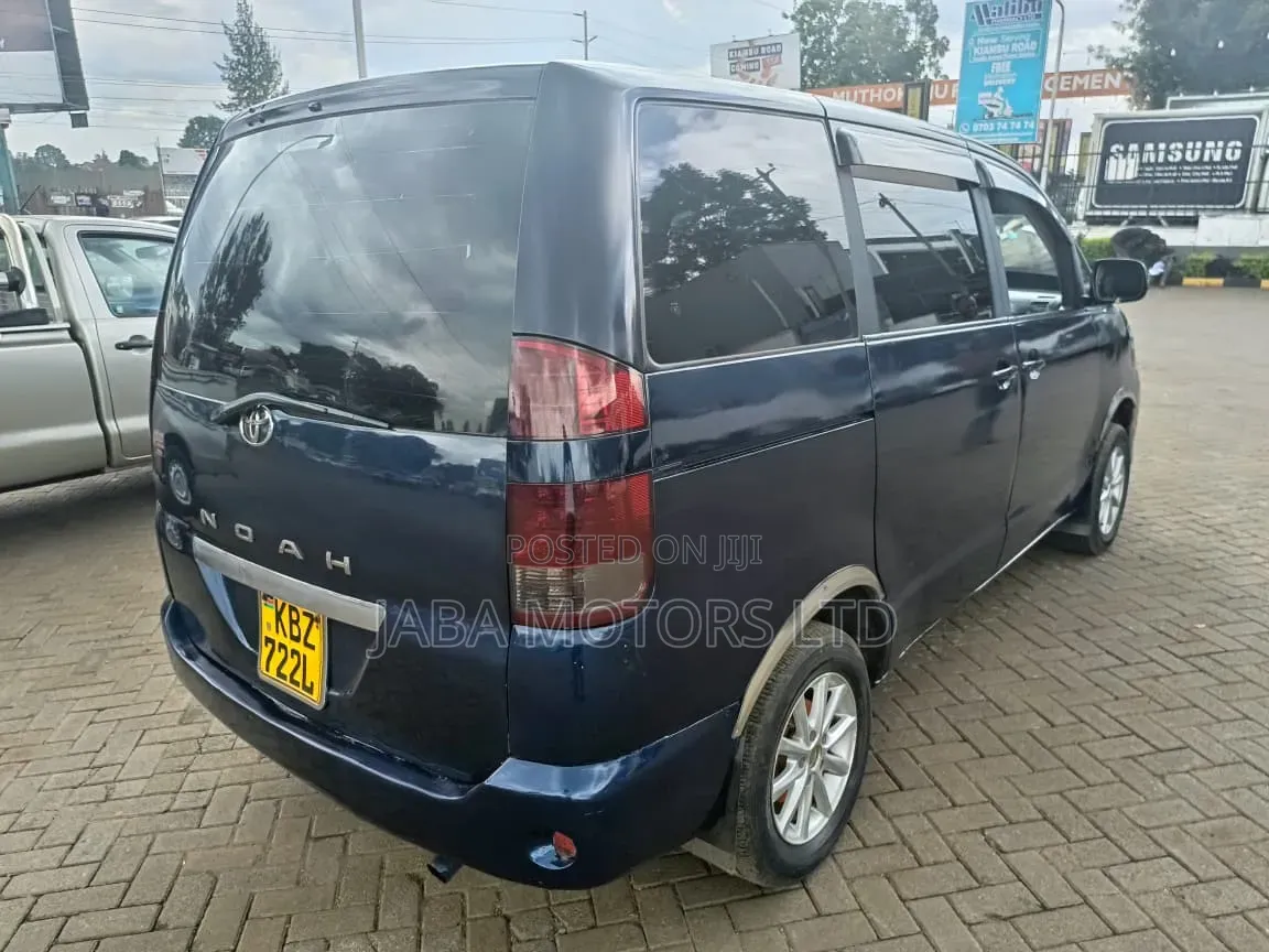 Toyota Noah 2007 Blue