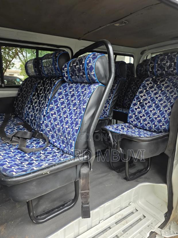 Toyota HiAce 2014 White - thumbnail 3