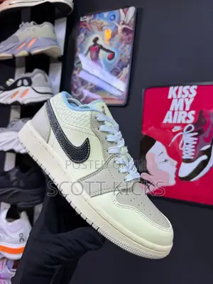 Nike Air Jordan 1 Low Se in 'Sanddrift'