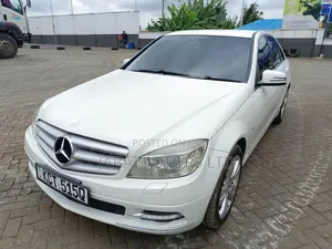 Mercedes-Benz C200 2011 White