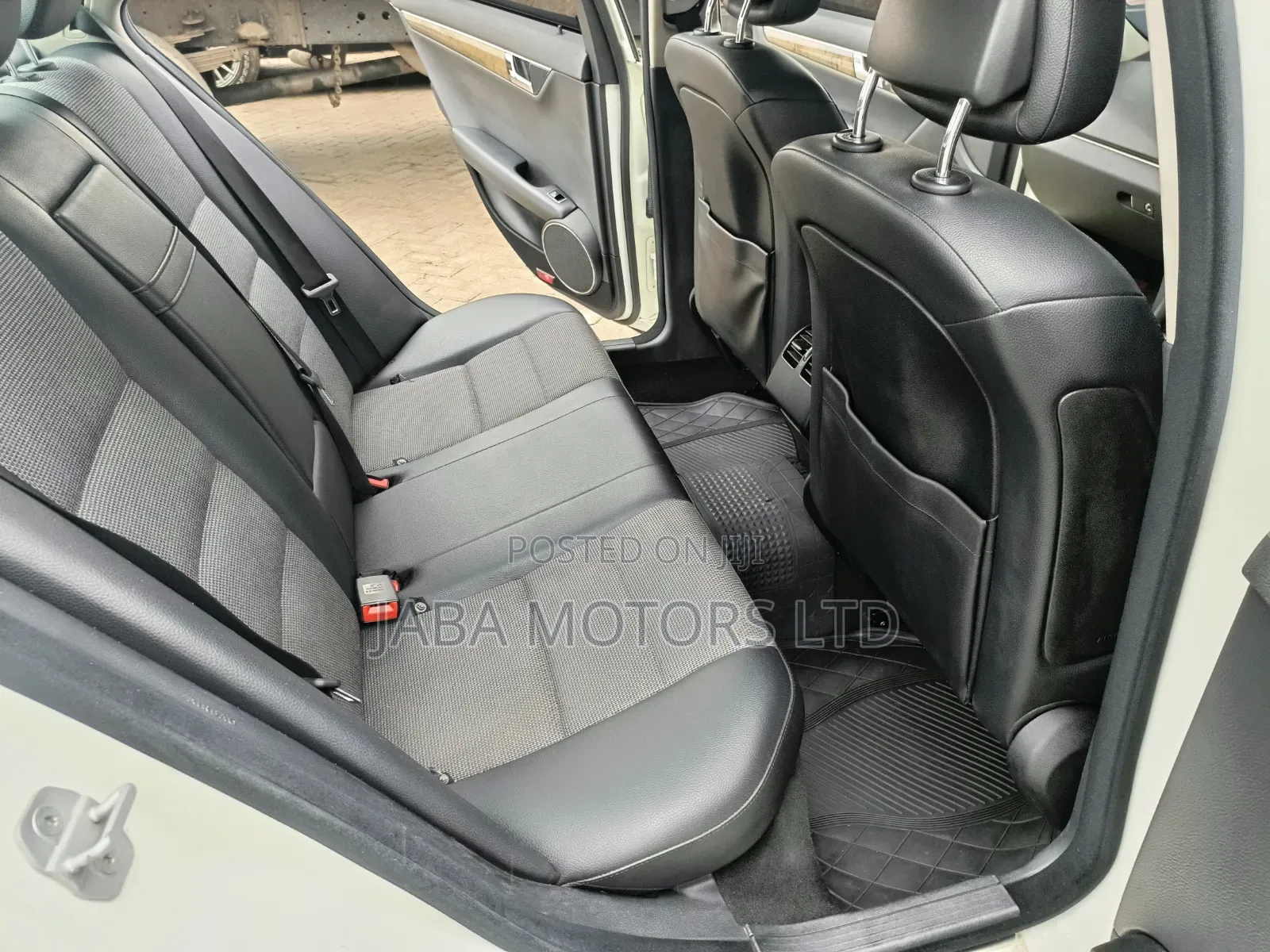 Mercedes-Benz C200 2011 White