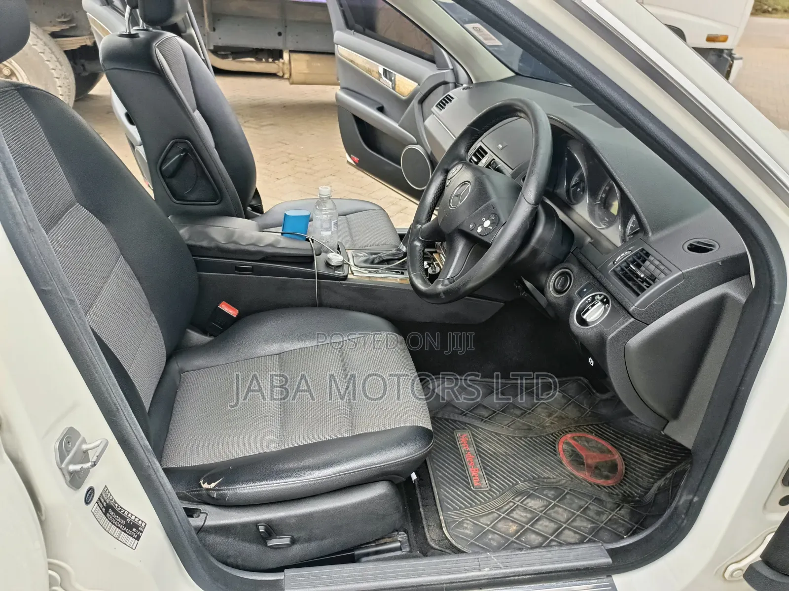 Mercedes-Benz C200 2011 White