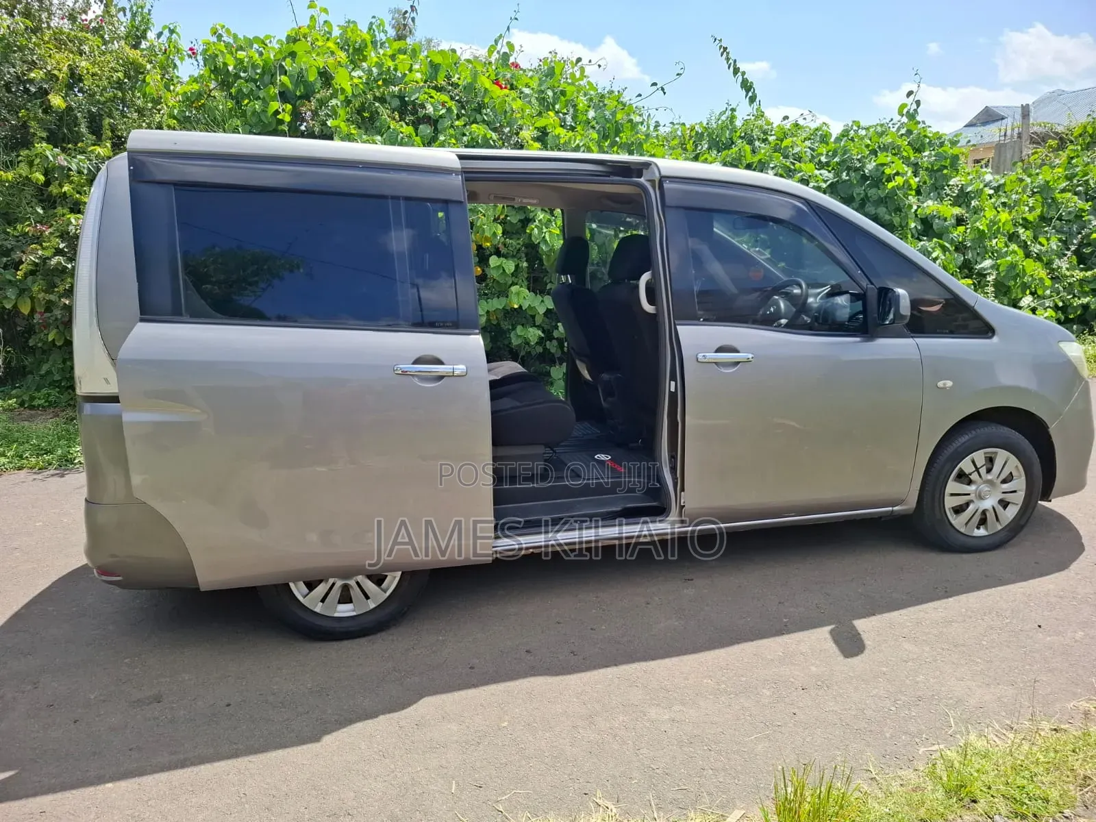 Nissan Serena 2012 Gray