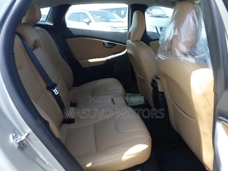 Volvo V40 2019 Beige