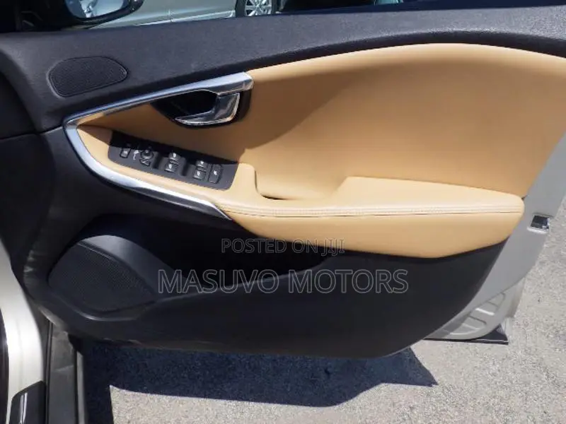 Volvo V40 2019 Beige