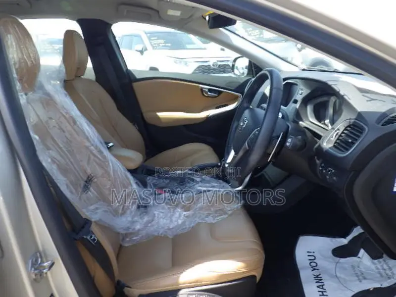 Volvo V40 2019 Beige