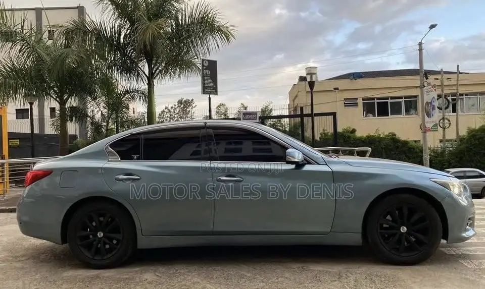 Nissan Skyline 2014 Blue