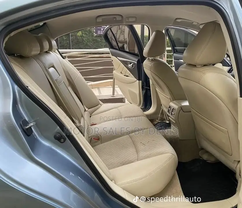 Nissan Skyline 2014 Blue