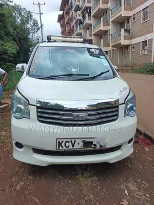Toyota Noah 2013 White