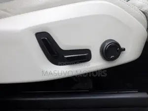 Volvo XC90 2019 Pearl