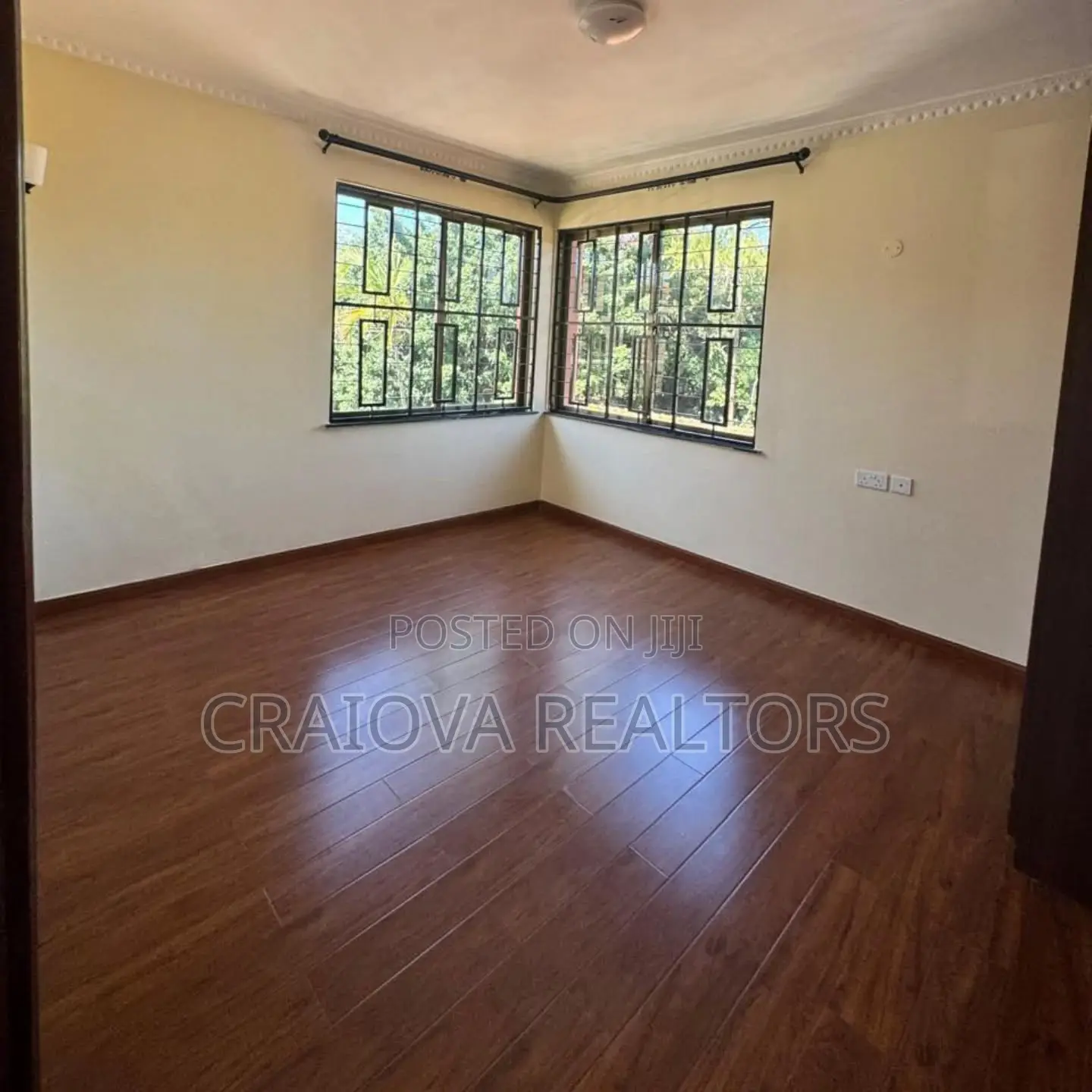 5bdrm Townhouse / Terrace in Maziwa for rent