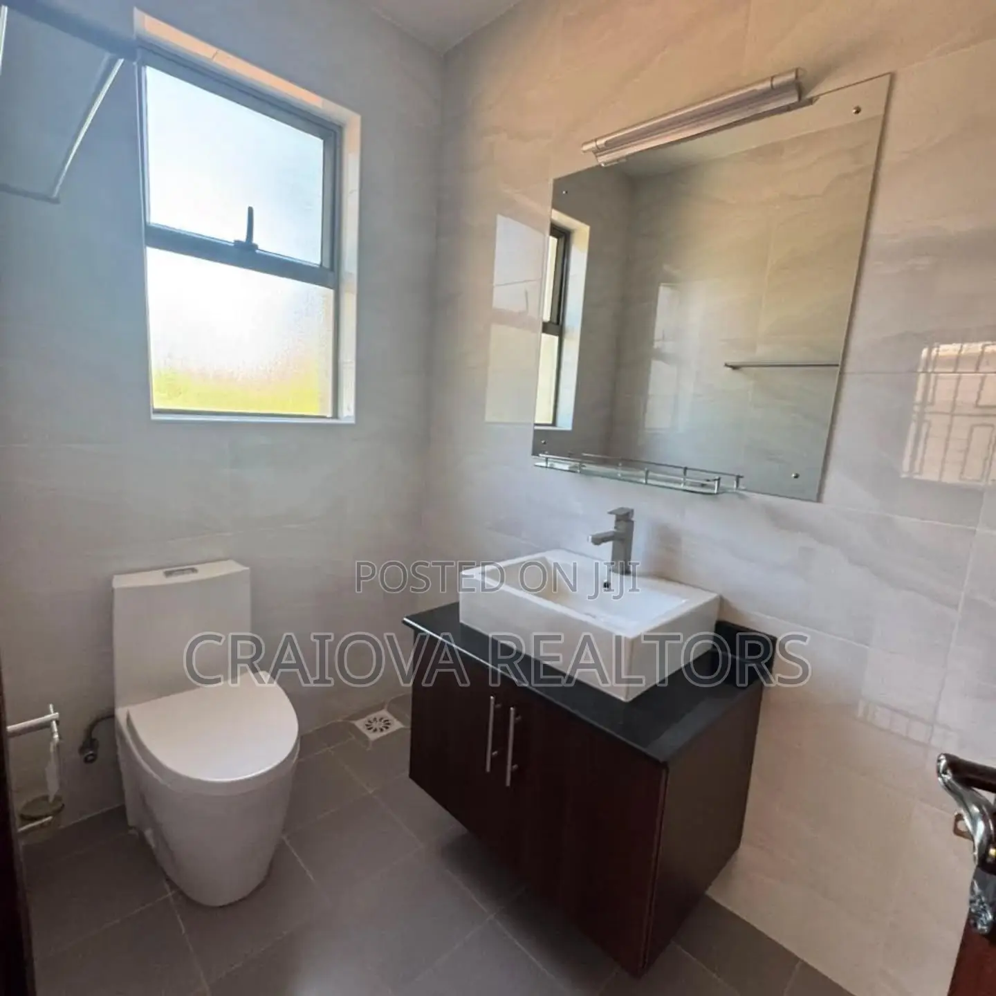 5bdrm Townhouse / Terrace in Maziwa for rent