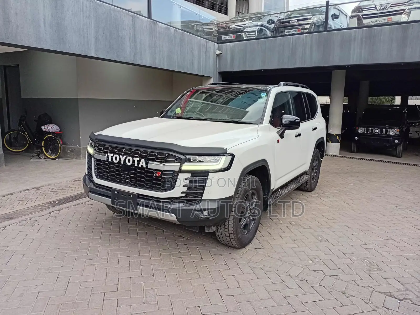 Toyota Land Cruiser LC300 2021 Off white
