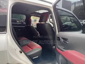 Toyota Land Cruiser LC300 2021 Off white