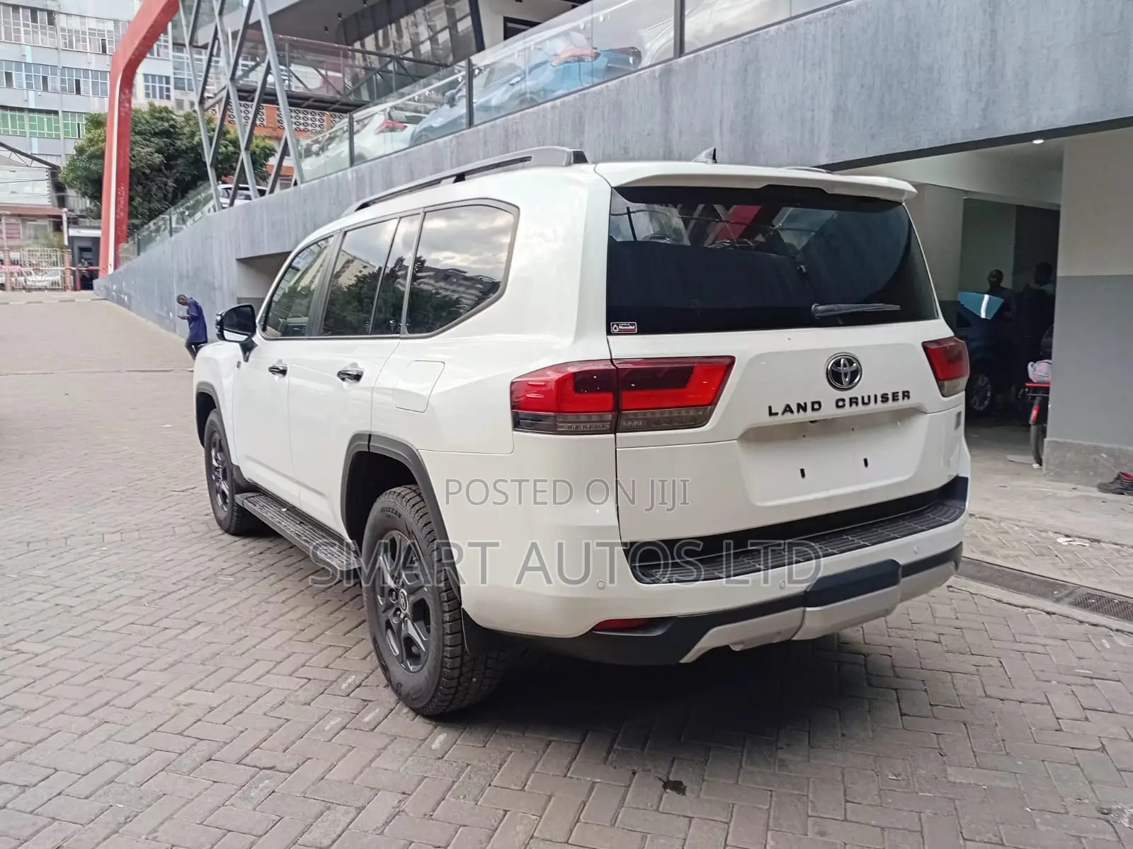 Toyota Land Cruiser LC300 2021 Off white