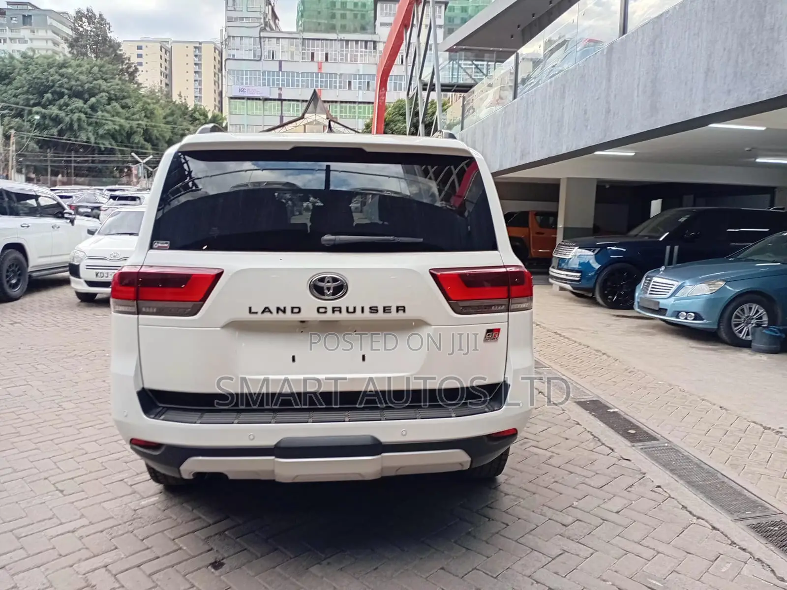 Toyota Land Cruiser LC300 2021 Off white