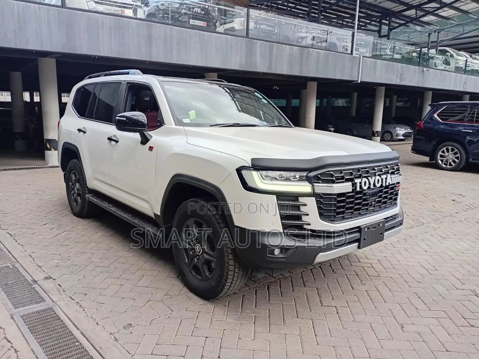 Toyota Land Cruiser LC300 2021 Off white