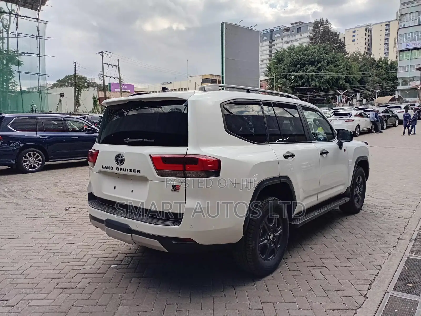 Toyota Land Cruiser LC300 2021 Off white