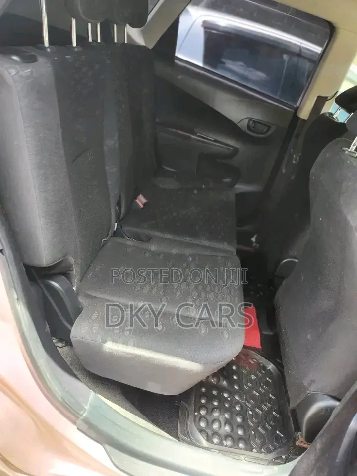 Toyota Ractis 2013 Pink