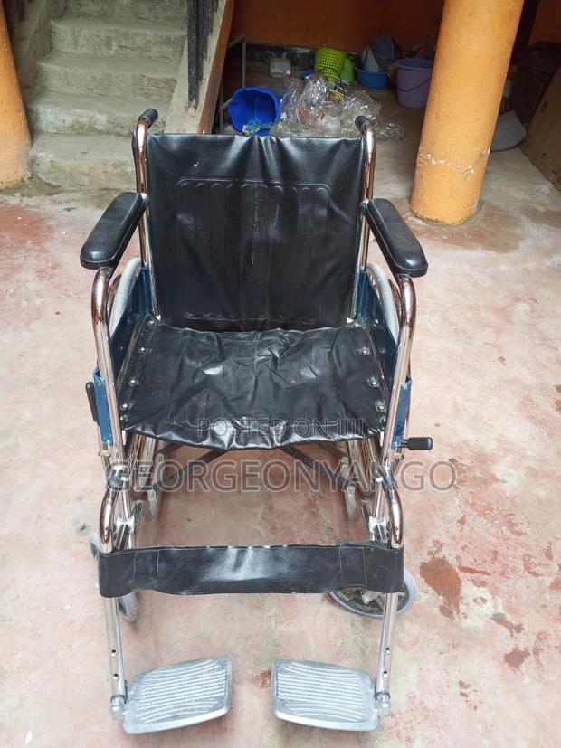 Selling Wheelchair - thumbnail 2